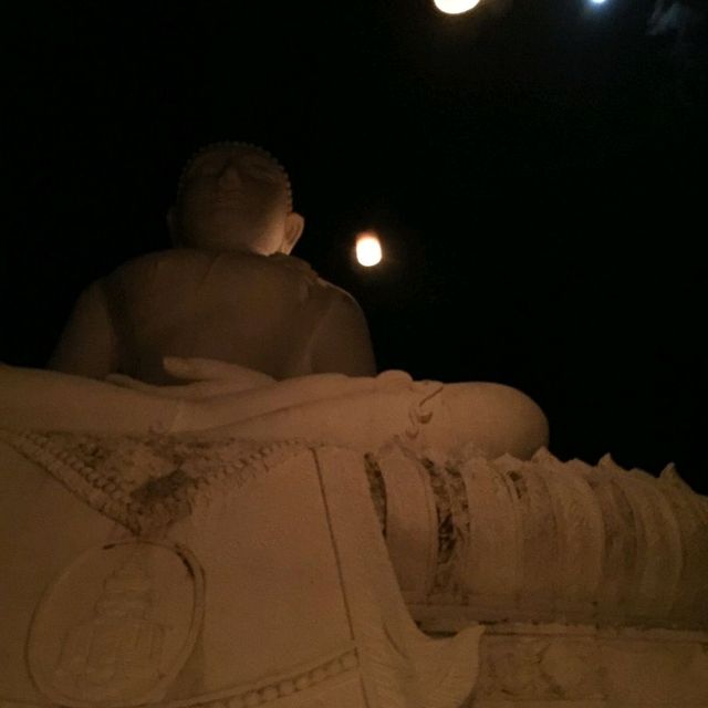 泰國拜縣美茵佛寺放天燈