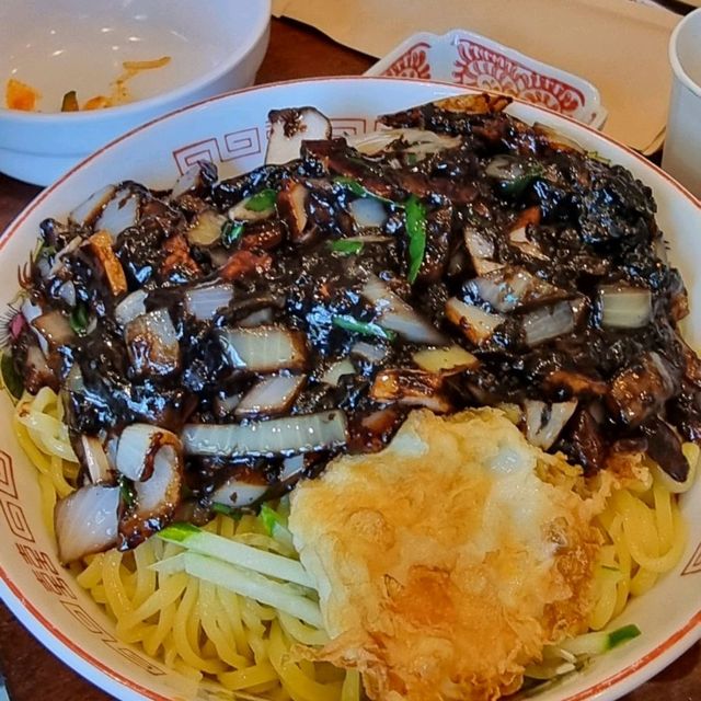 깔끔하지만 협소한 맛집.