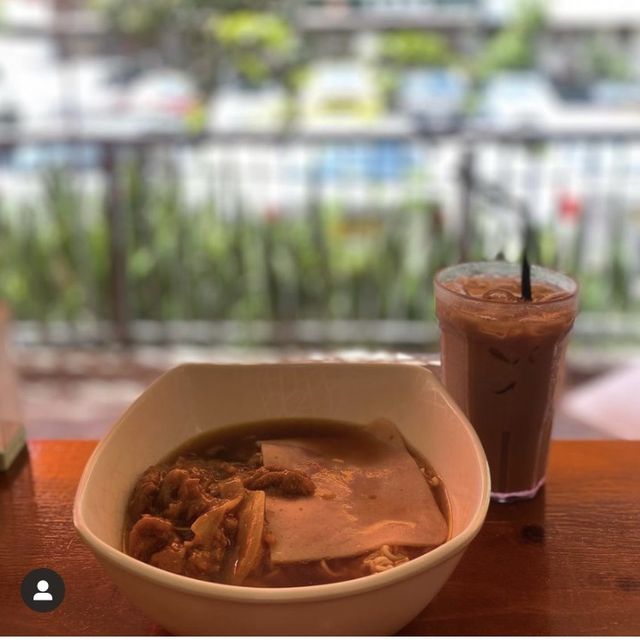 東涌癮世招牌沙嗲牛肉丁麵🍜   主打咖啡☕️下次要試