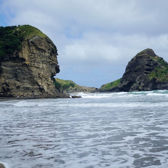 amazing black sand beach🌑