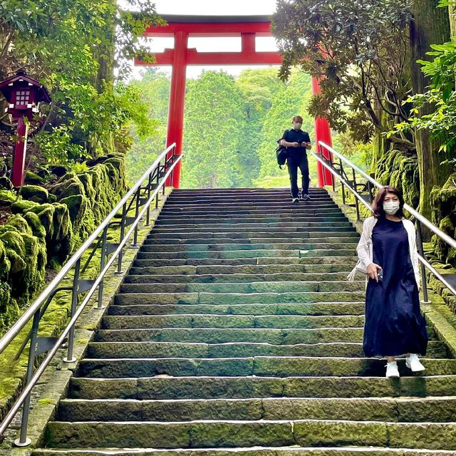 箱根神社の参道と武道場