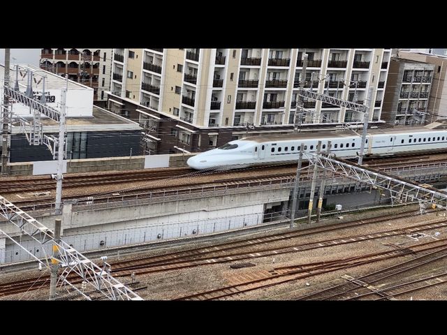 博多駅発着の電車が丸見え。トレインビューホテル。