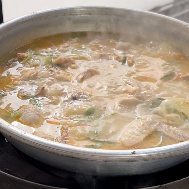 韓国/ソウル【東大門エリア】にんにくたっぷりタッカンマリ