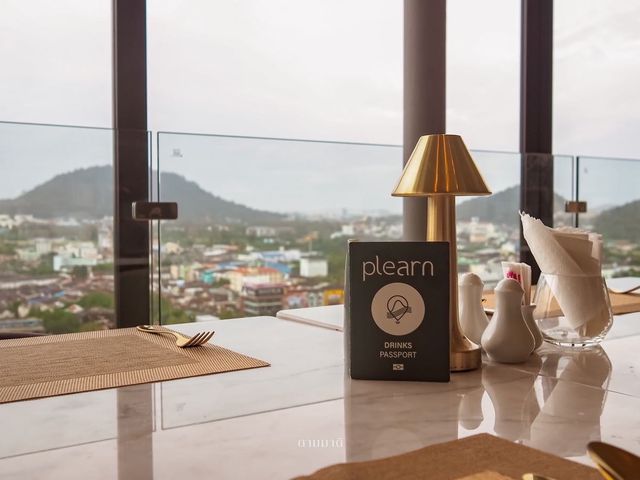 Plearn Restaurant  ร้านอาหารบนดาดฟ้าชั้น 5 