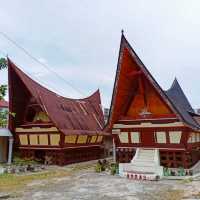 Afternoon stroll around Tuk-Tuk, Samosir 