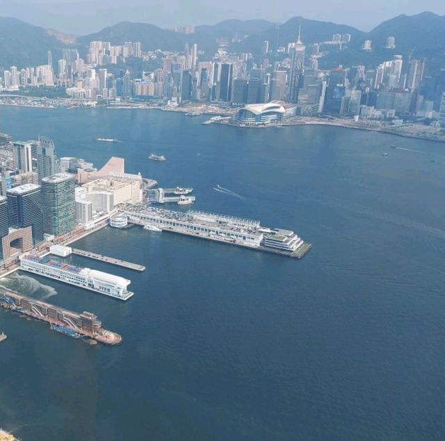 300米高空上面望晒成個香港