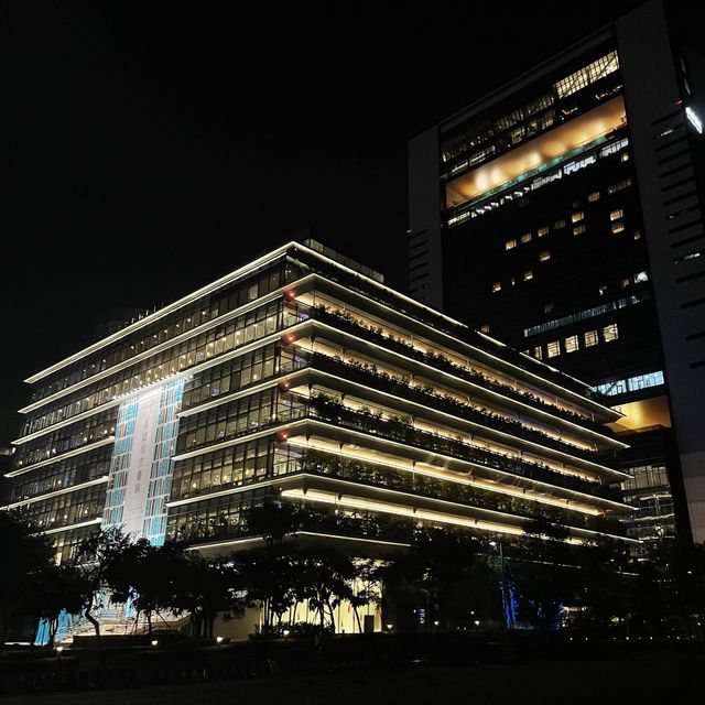 高雄市前鎮區 ｜ 高雄市立圖書館總館