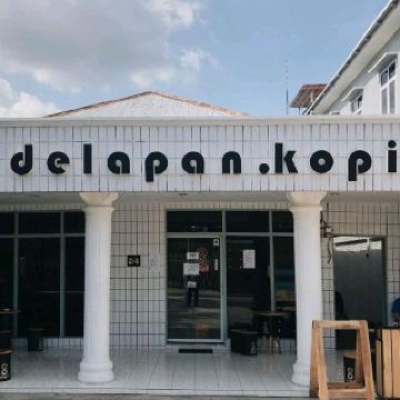 DELAPAN . KOPI