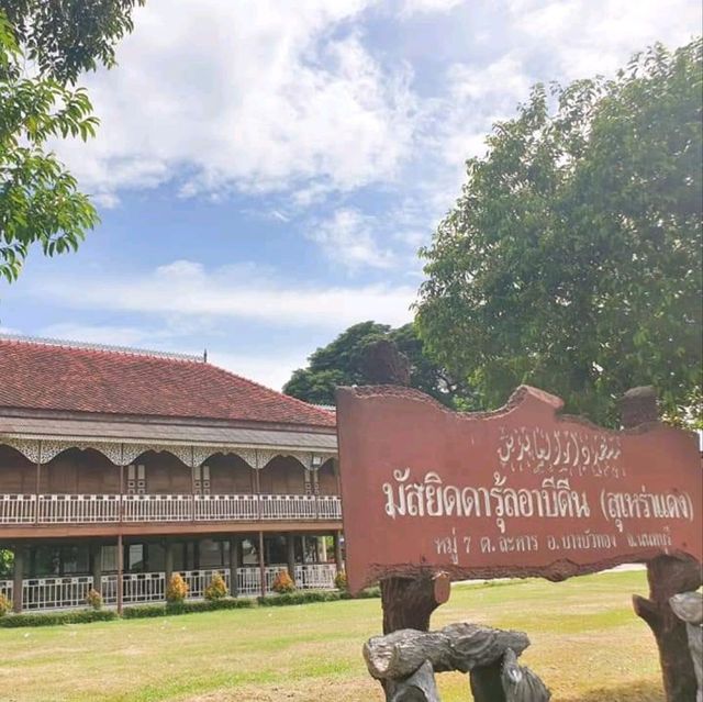 สถาปัตยกรรมล้ำค่าแห่งบางบัวทอง 