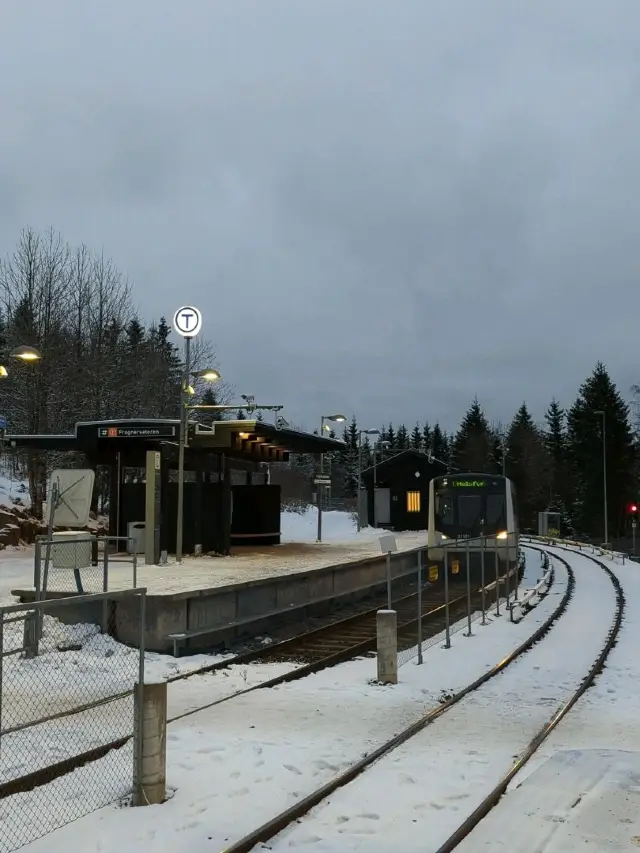🇧🇻☃️ Ride uphill in Oslo and experience snow!