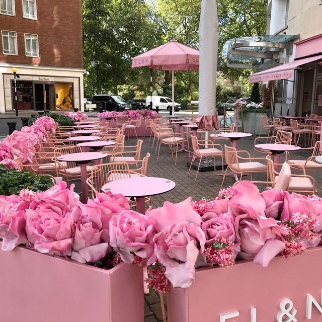 A stroll in Knightsbridge