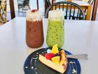 คาเฟ่ มาหารัก ใครที่มาเกาะล้านต้องมาที่นี่