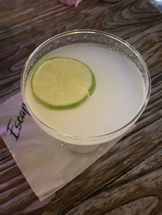 Escape Bar รูฟท็อปใจกลางพร้อมพงศ์ 🥂