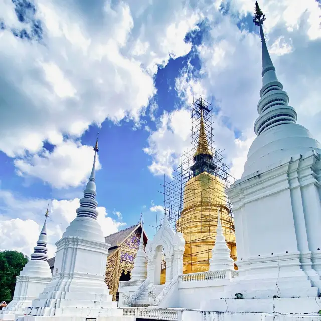 กราบไหว้ขอพรพระเจ้าเก้าตื้อ |วัดสวนดอก | เชียงใหม่