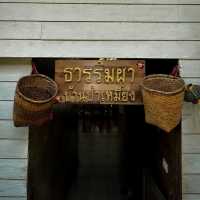 บ้านธารริมผา บ้านพักริมลำธารกลางป่าใหญ่