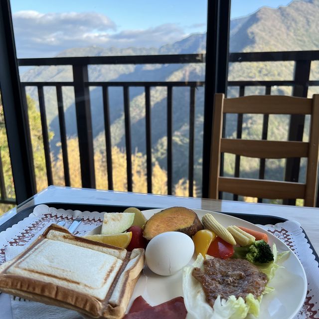 【台灣拉拉山 雲山房】 看山嵐雲霧繚繞時