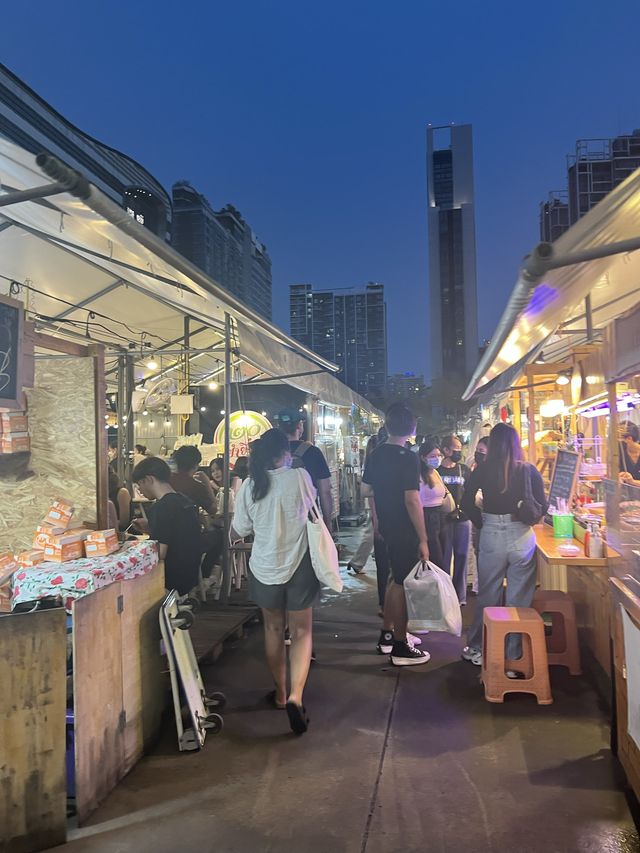 한국인도 태국인도 젊은이들에게 핫한 Jodd Fairs Market