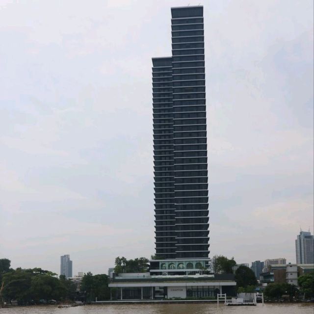 乘坐渡輪欣賞曼谷兩岸風景