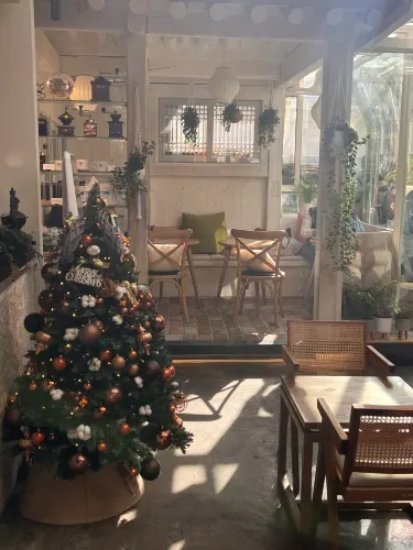 韓国/ソウル【安国】駅近の落ち着いた雰囲気🙆‍♀️現代風韓屋カフェ🤎