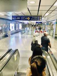 อิสระภาพ รถไฟฟ้า Mrt นักท่องเที่ยวแน่นมาก | กทม.