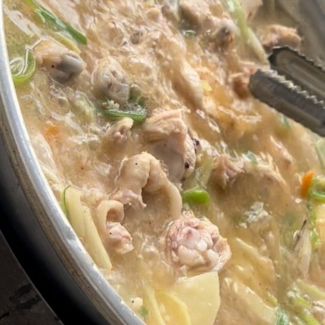 韓国/ソウル【東大門エリア】にんにくたっぷりタッカンマリ