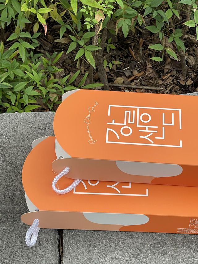 < 강릉 카페 > 강릉중앙시장에 위치한 핫플, 달달한 이색 기념품 강릉샌드 