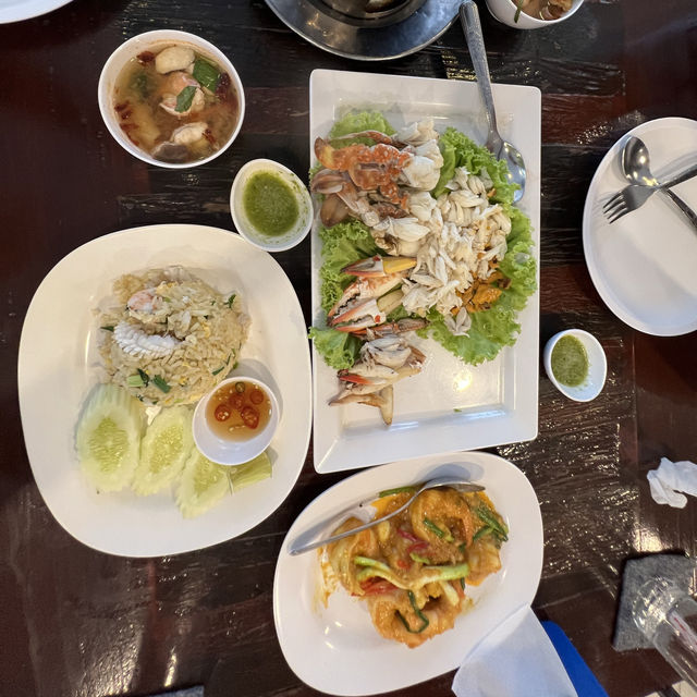 ดูพระอาทิตย์ตกริมทะเล อาหารทะเล คาเฟ่น่านั่ง😍