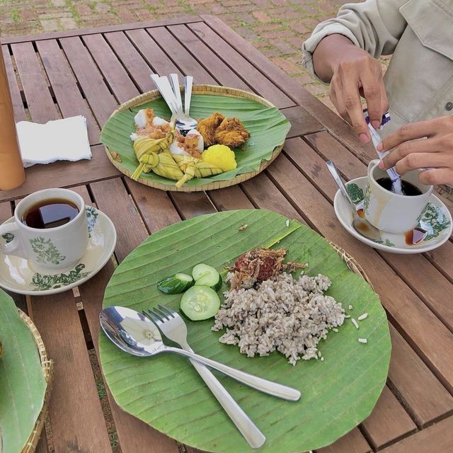 Breakfast at Istana Lemuni
