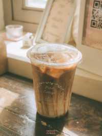 คาเฟ่สไตล์ยุโรปที่เหมือนหลุดเข้าไปในปราสาทอังกฤษ