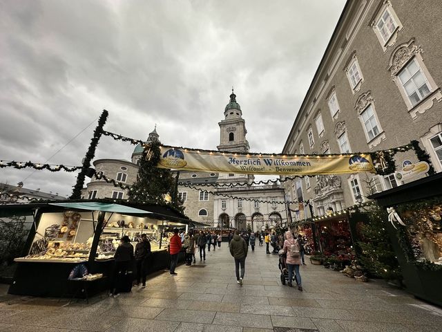 奧地利景點-薩爾斯堡大教堂廣場聖誕市集
