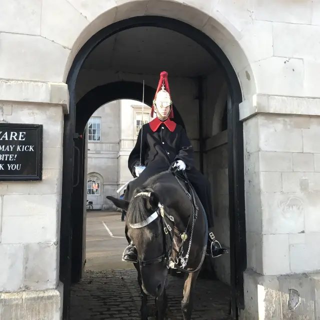 💂‍♀️ 근위병 교대식을 볼 수 있는 곳 💂‍♂️ 