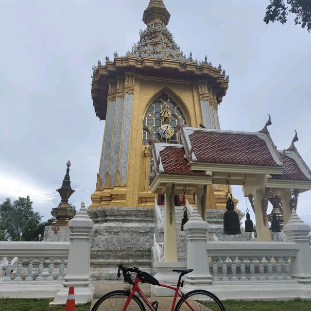 ปั่นจักรยานยามเช้า