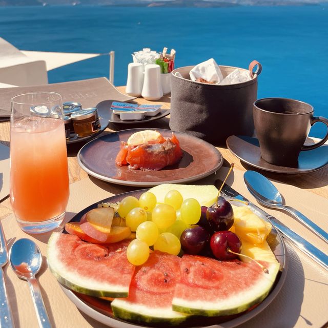 【サントリーニ島】エーゲ海で極上の朝ご飯を🫶✨