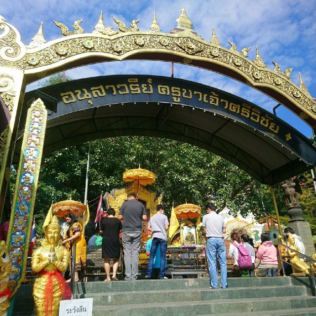แวะกราบครูบาศรีวิชัย.. ก่อนขึ้นดอยสุเทพ