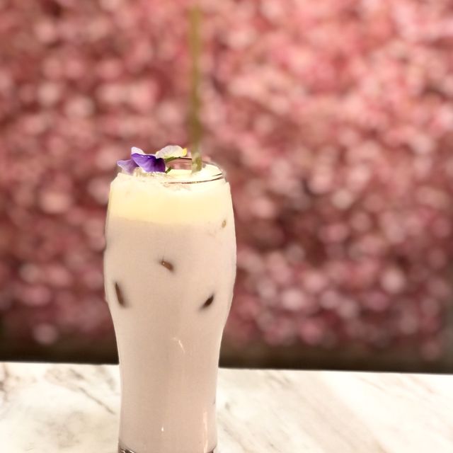 樓上佈滿鮮花西餐廳