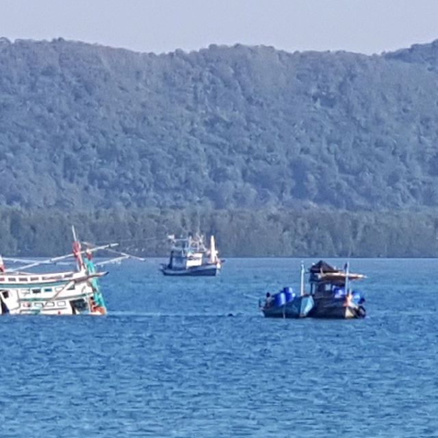 เจดีย์กลางน้ำ บ้านหัวแหลม จันทบุรี