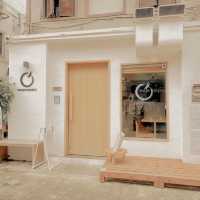 《 西 貢 日 系 木 感 咖 啡 店 》