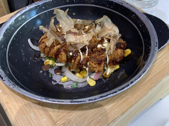 望住溜冰場美景食沖繩餐