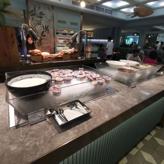 surprising enjoyable buffet breakfast