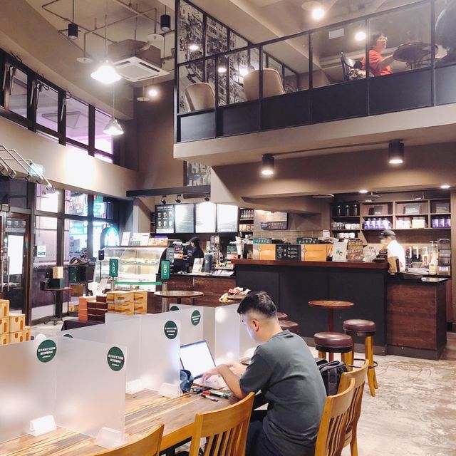 大又舒適✅☕️🫖STARBUCKS 星巴克 (台北圓環門市)