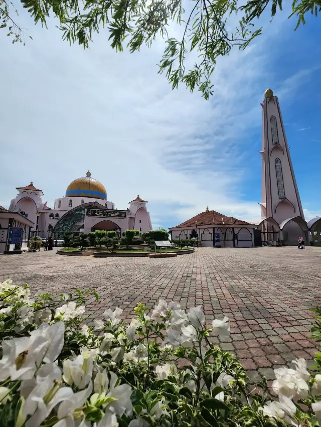 Melaka Straits Mosque 🕌✨