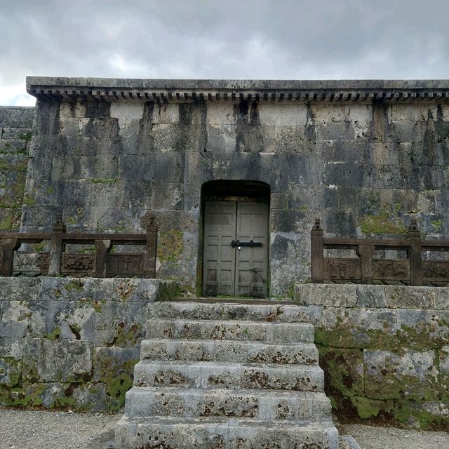 沖縄観光 玉陵（たまうどぅん）