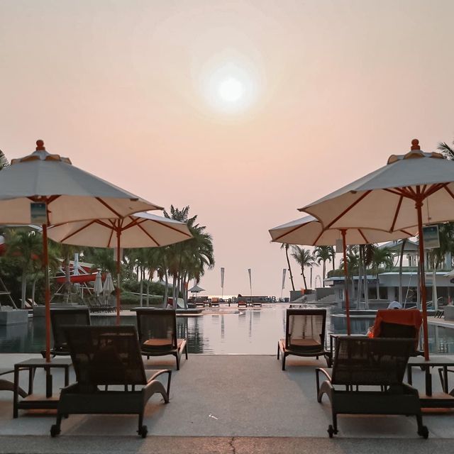 โรงแรมติดริมหาดชะอำ  𝗡𝗼𝘃𝗼𝘁𝗲𝗹 𝗛𝘂𝗮 𝗵𝗶𝗻 