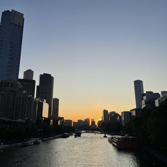 Melbourne at night 