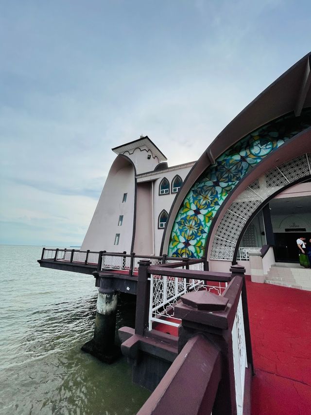 Melaka Straits Mosque 🕌✨