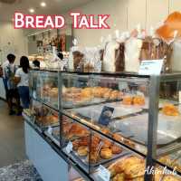 เลือกซื้อขนมปังที่ Bread Talk