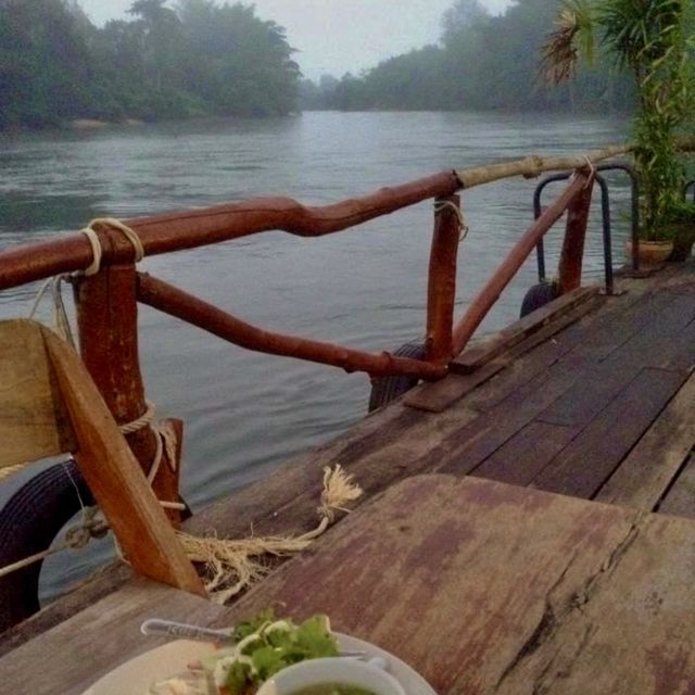 สัมผัสทะเลหมอกยามเช้า ริมแม่น้ำแคว, กาญจนบุรี