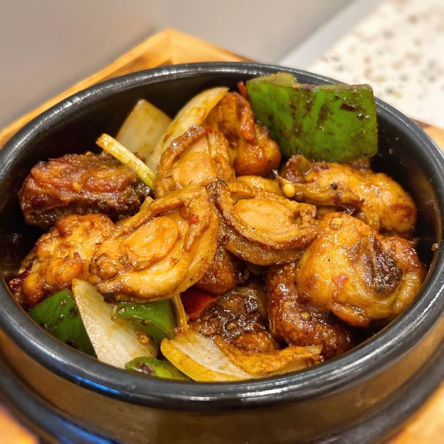 【四寶食堂 - 高質抵食茶餐廳 惹味鮑魚雞煲】 