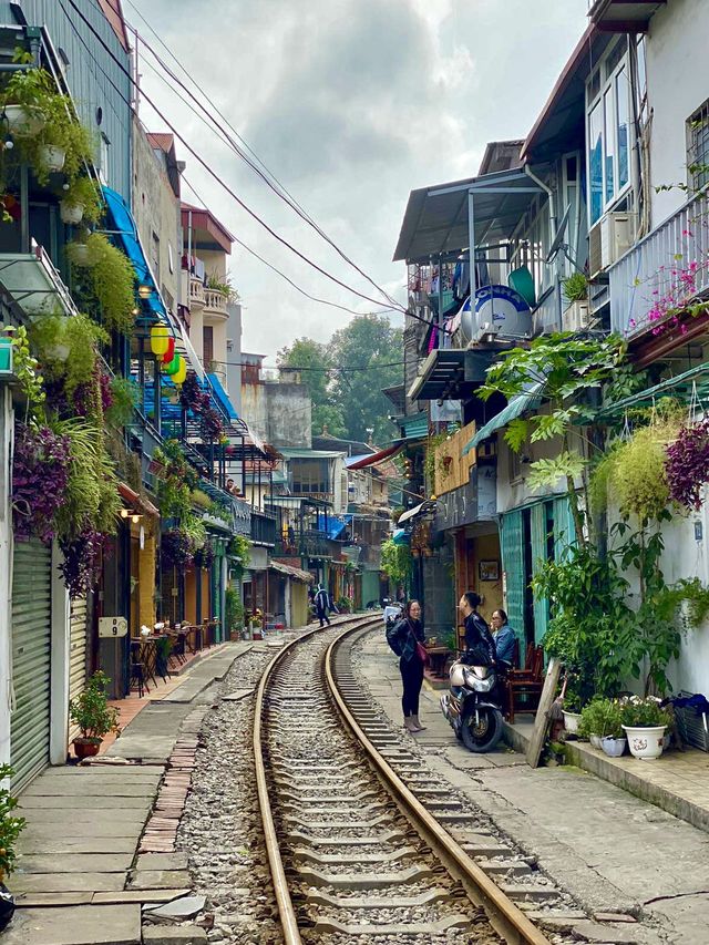 Hanoi train street 🚂
