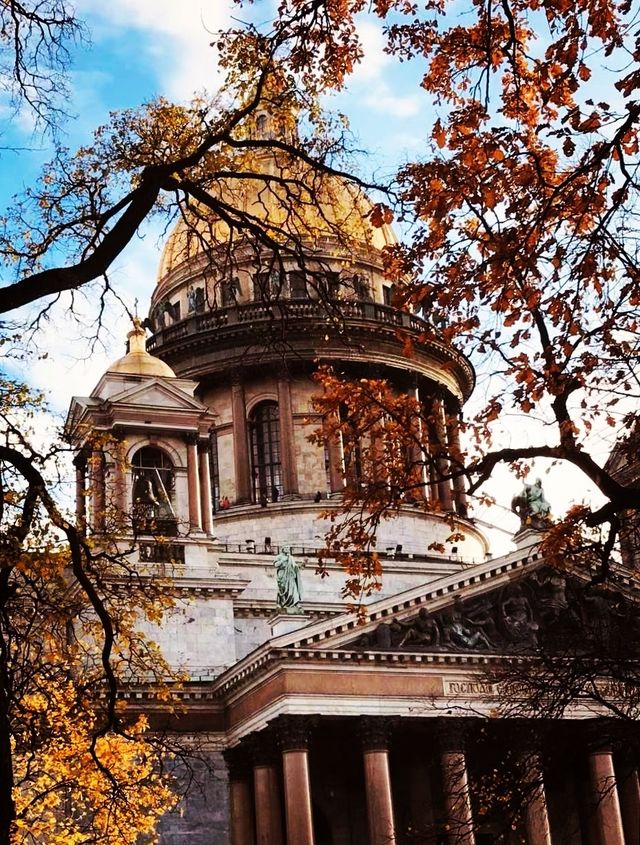 Autumn colors by the Neva River.